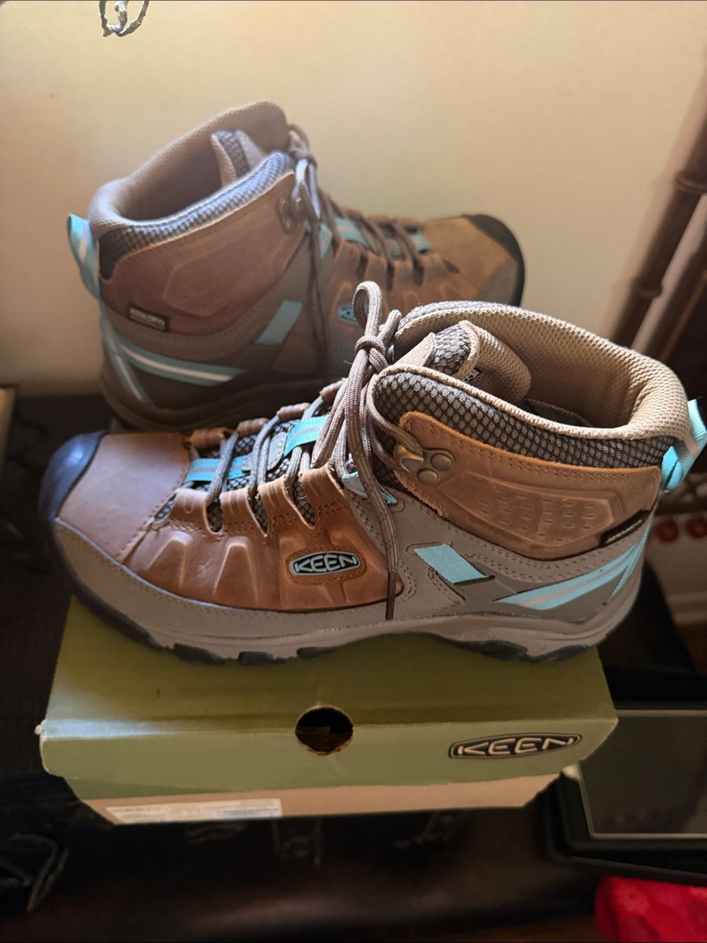 Keen Targhee III Mid WP Women's Boots in Toasted Coconut/Porcelain Size 8.5 New